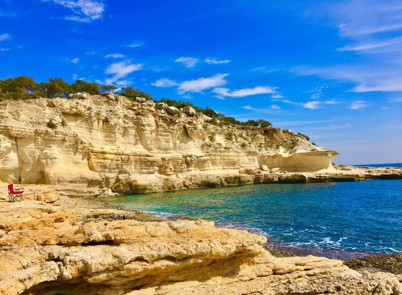 Coastal view toward Akyar, Mersin, on the Turkish Mediterranean (Wikimedia Commons photograph by TarikGunduz, CC BY 3.0)—geographic context for Mersin province where Tarsus sits; not a police cordon, helicopter, or May 2026 crime-scene frame.