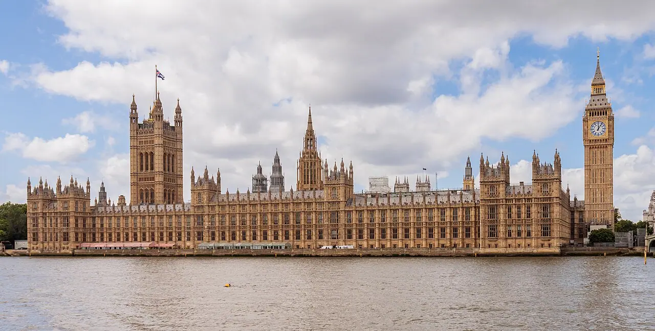The Palace of Westminster in 2022 (cropped)—a civic file photo of the UK legislature’s riverside setting; it denotes where the rally route ended near Parliament, not any specific protest banner or speaker.